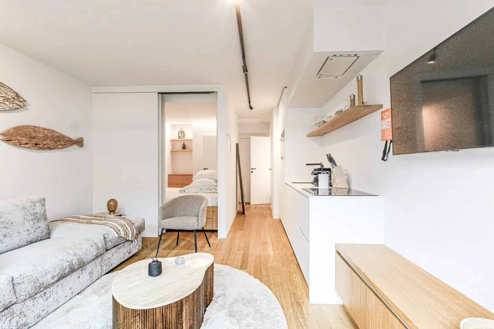 Stijlvolle, volledig gerenoveerde GEMEUBELDE studio | Lippenslaan – Leopoldlaan | Knokke (met mogelijke mooie fiscale opportuniteit onder voorbehoud) foto {{pictureIndex}}