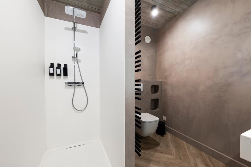 PRACHTIG GERENOVEERD APPARTEMENT MET GARAGE TE HUUR MIDDENIN HET CENTRUM VAN SINT-TRUIDEN foto 13