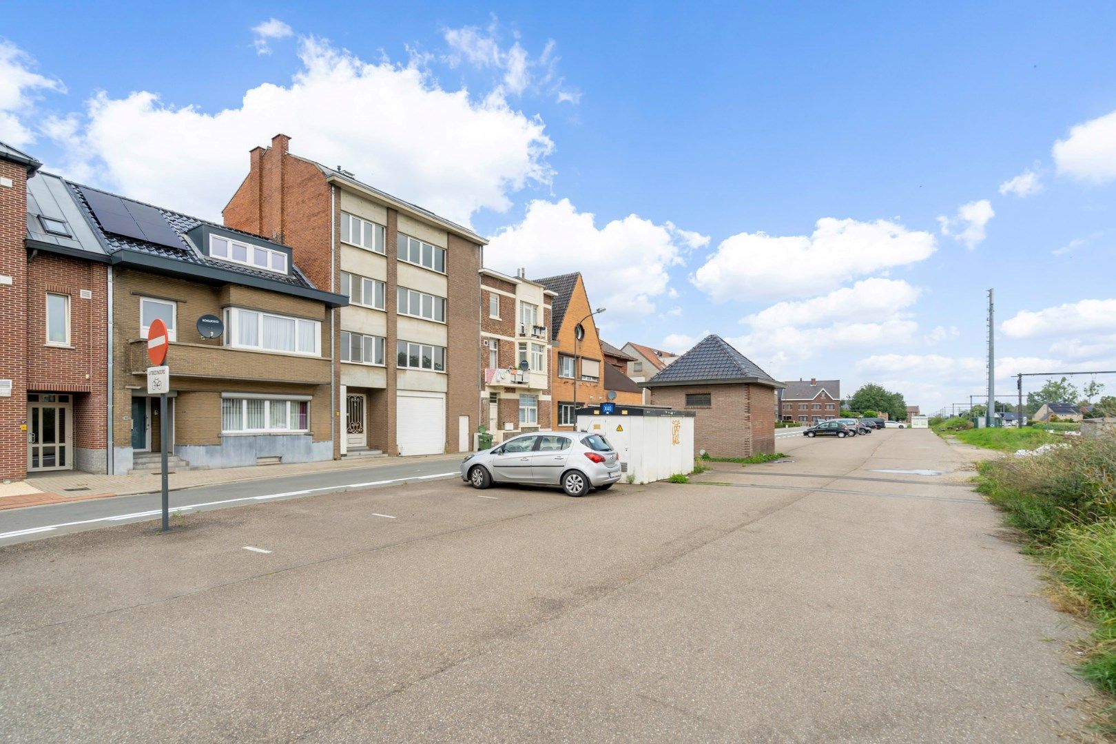 Te renoveren appartementsgebouw bestaande uit drie appartementen en een studio, vlakbij het centrum van Hoeselt foto 4