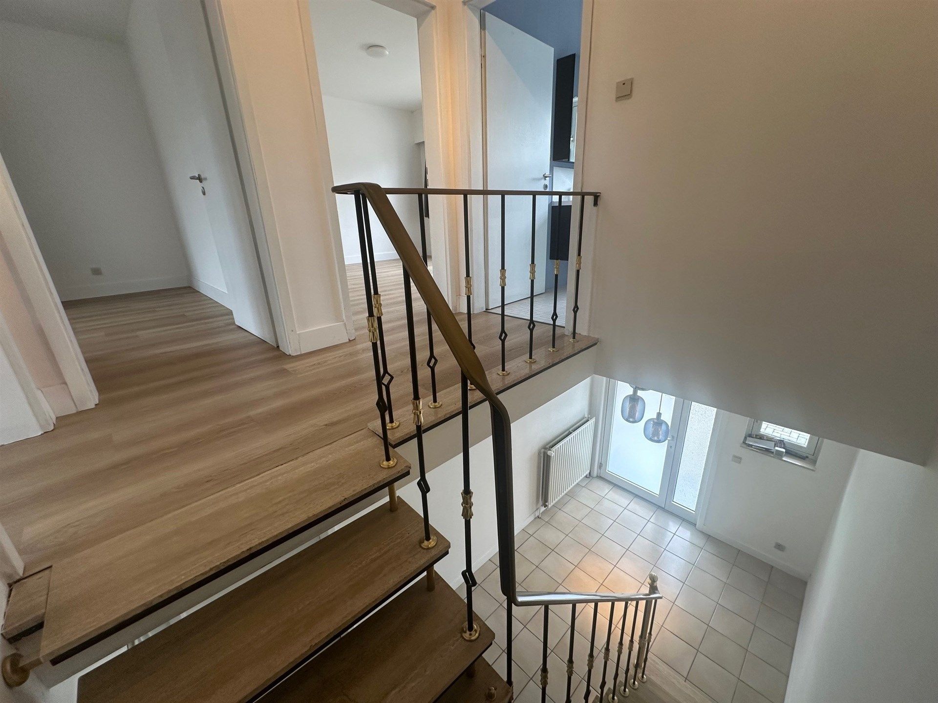 Ruime woning met 3 slaapkamers, garage en tuin foto 9