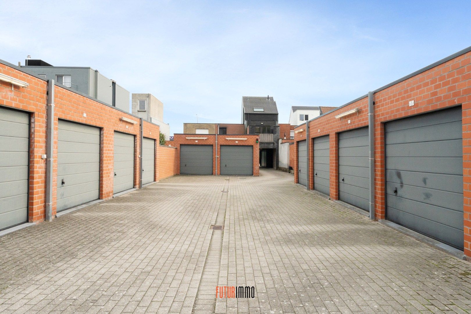Opbrengsteigendom: duplexappartement + 12 garages foto 20