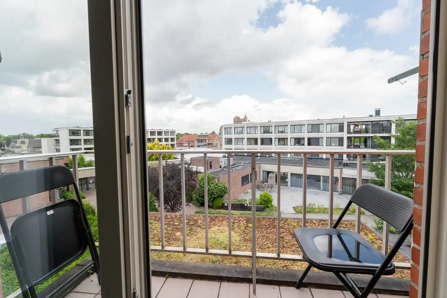Mooi gerenoveerd appartement pal in het centrum van Neerpelt! foto 12