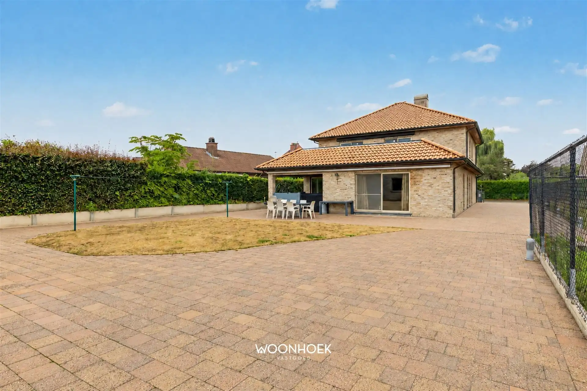 Exclusieve villa met panoramisch uitzicht en magazijn.  foto 3