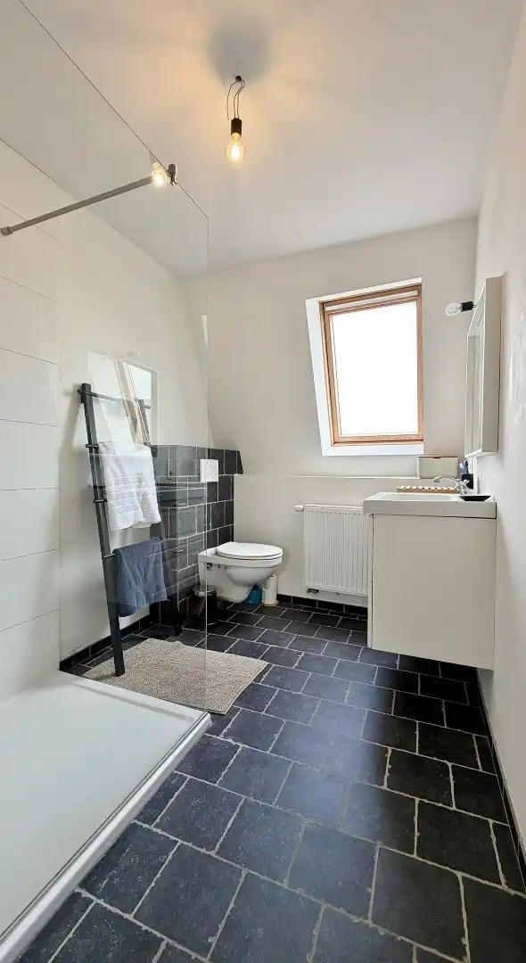 Instapklare, volledig gerenoveerde en energiezuinige woning te koop in het charmante Mesen! foto 14