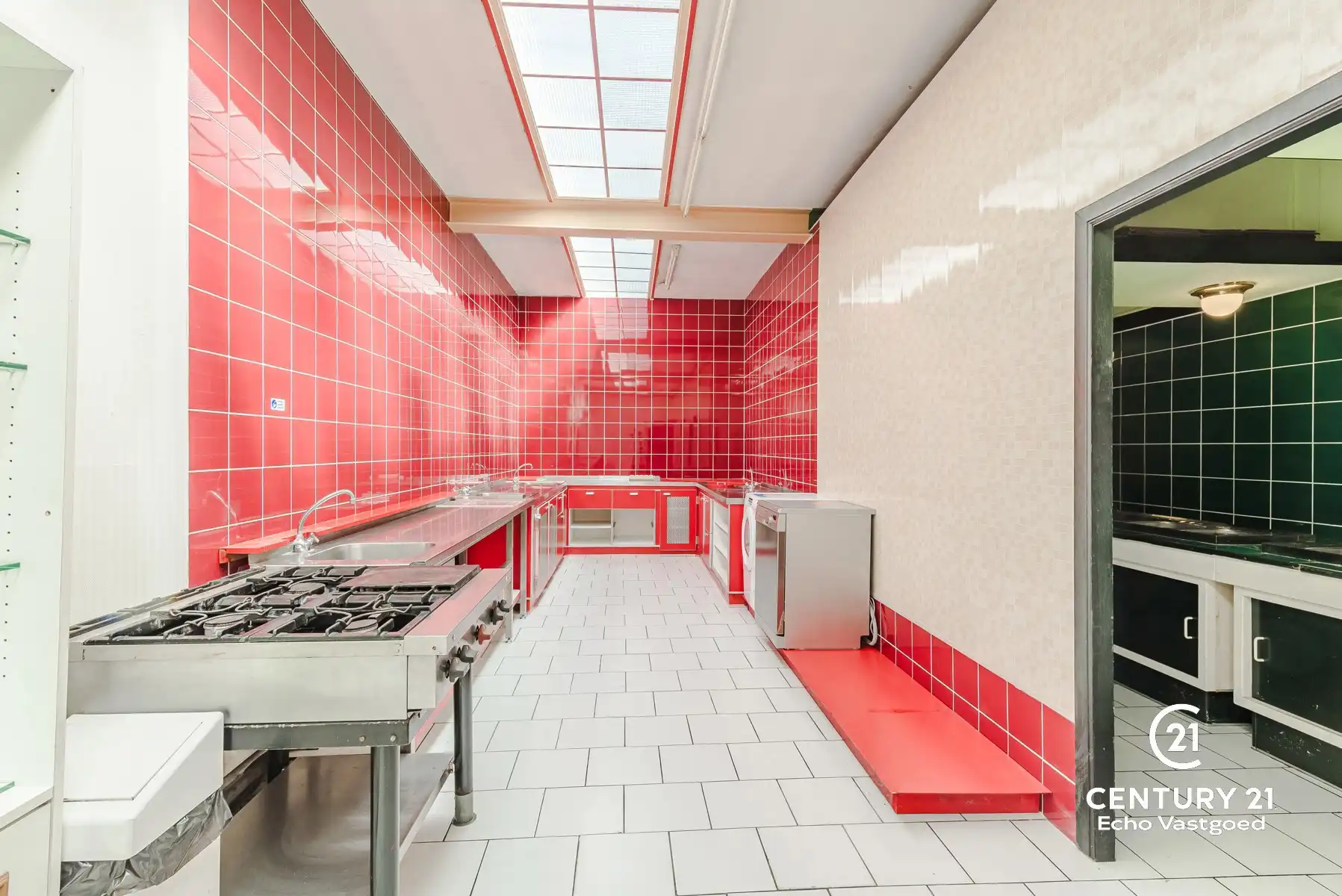 Ruim, startklaar handelspand met woonst op toplocatie foto 8