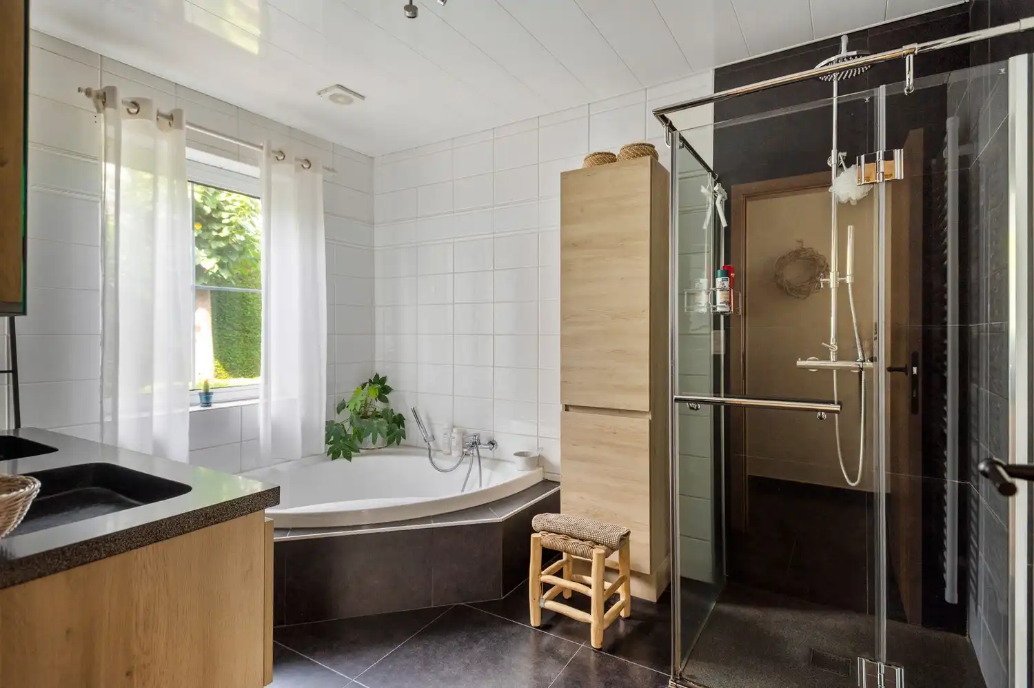 Instapklare laagbouwwoning met 3 slaapkamers & idyllische tuin te Lier foto 16