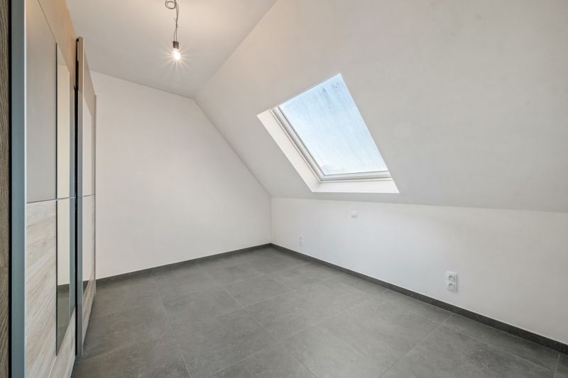 Roeselare nabij Station : Penthouse appartement met 2 slpks en zolder op de derde verdieping van een nieuw gebouwde Residentie genaamd "Residentie Arena" opp 110 m² foto 7