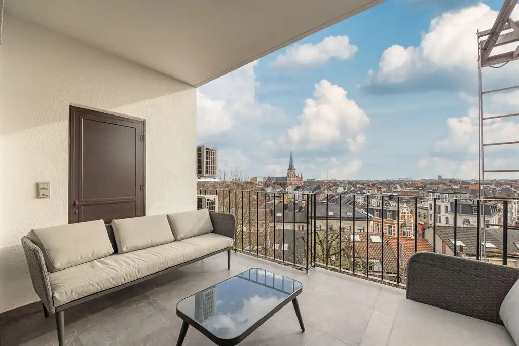 Kwalitatief gerenoveerd appartement met terras foto 3