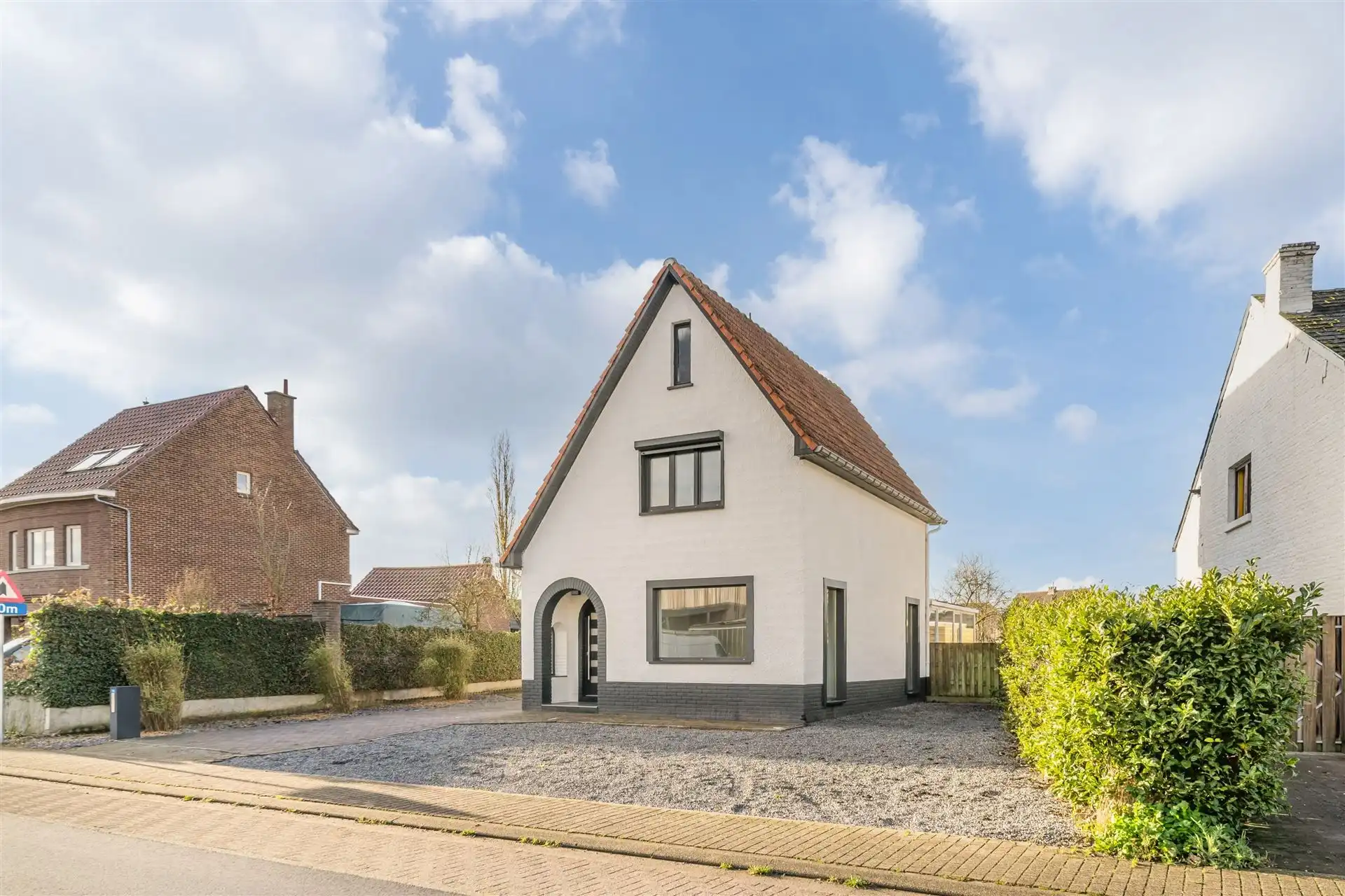Gerenoveerde woning op 11a73ca nabij Domein Pietersheim en Lanaken centrum foto {{pictureIndex}}