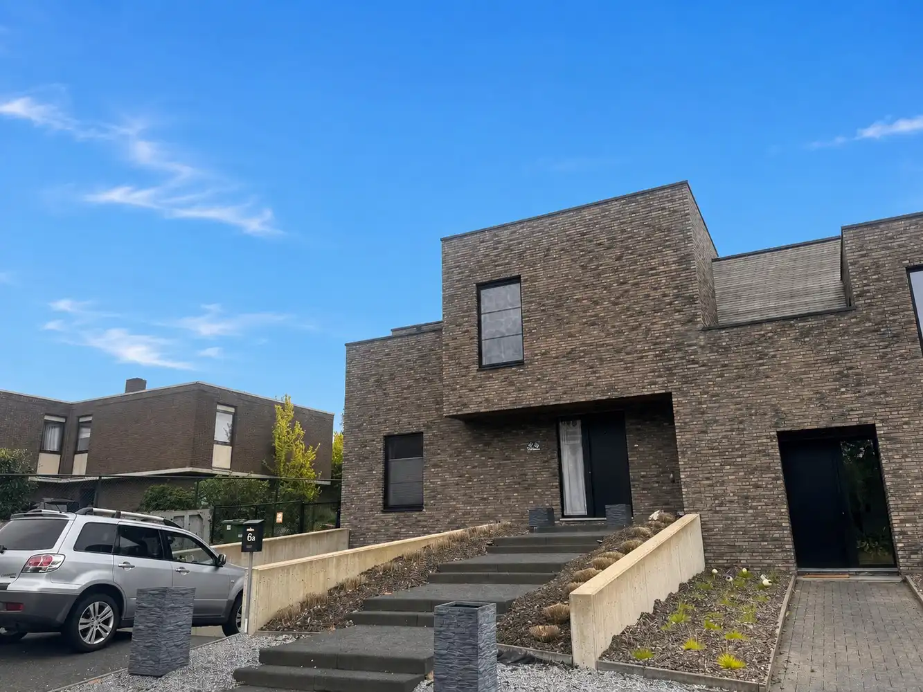 Te huur: Energiezuinig wonen in stijlvolle nieuwbouwwoning te Maaseik foto {{pictureIndex}}