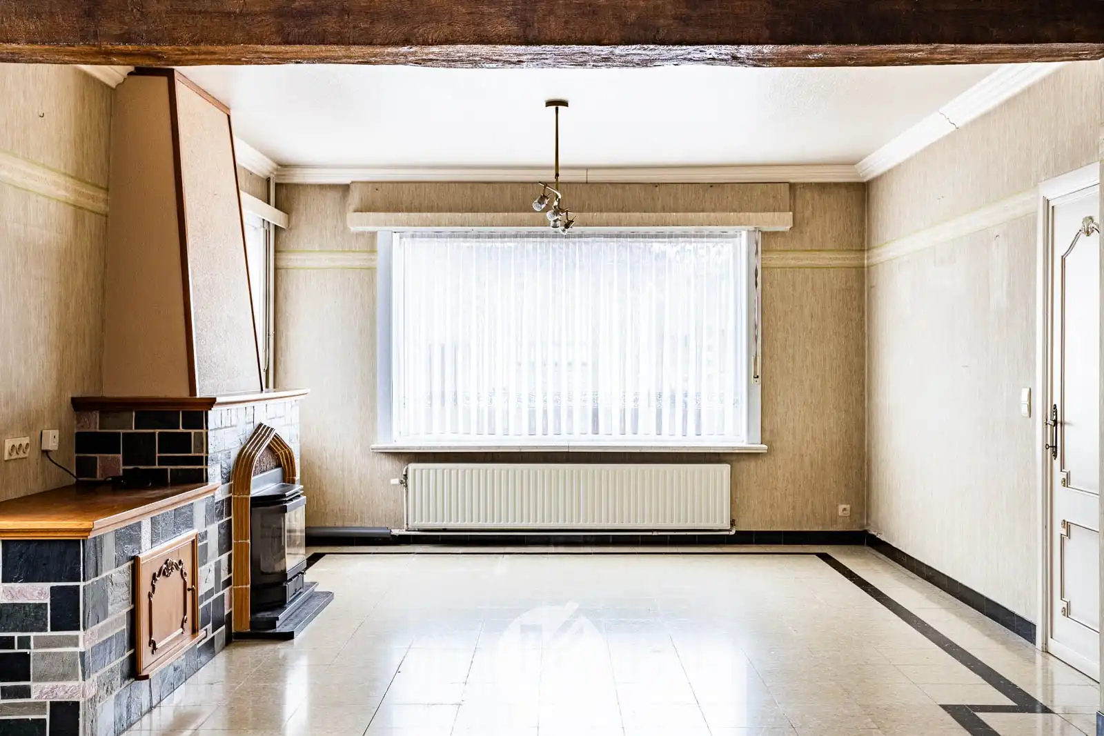 Vrijstaande, robuuste woning nabij het centrum foto 8