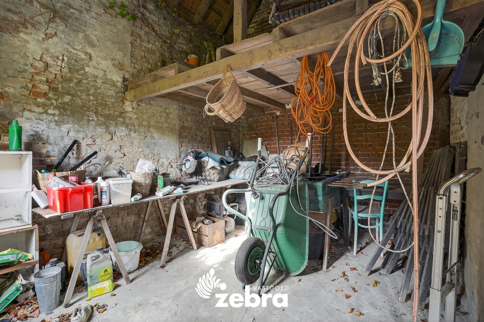 Zeer ruime woning met inpandige garage te koop in Staden! foto 32