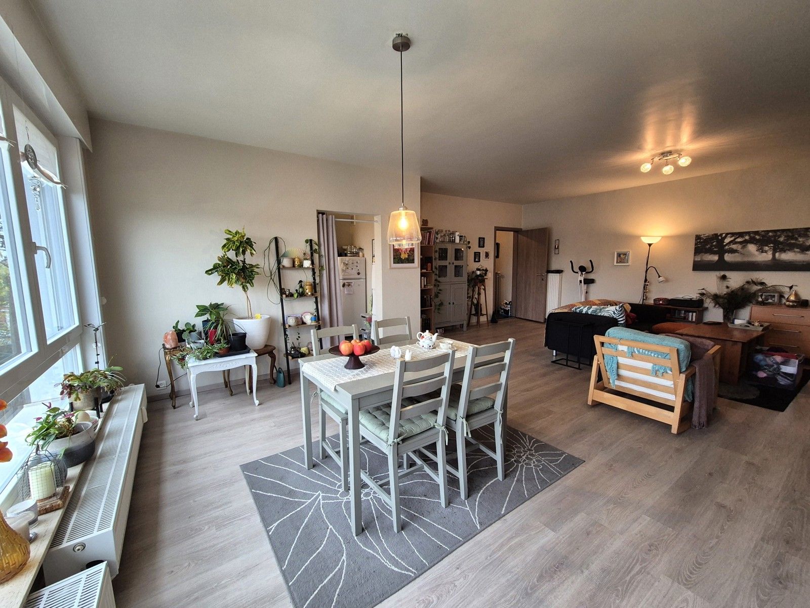 Rustig gelegen met royale living, veel licht en garage foto 5