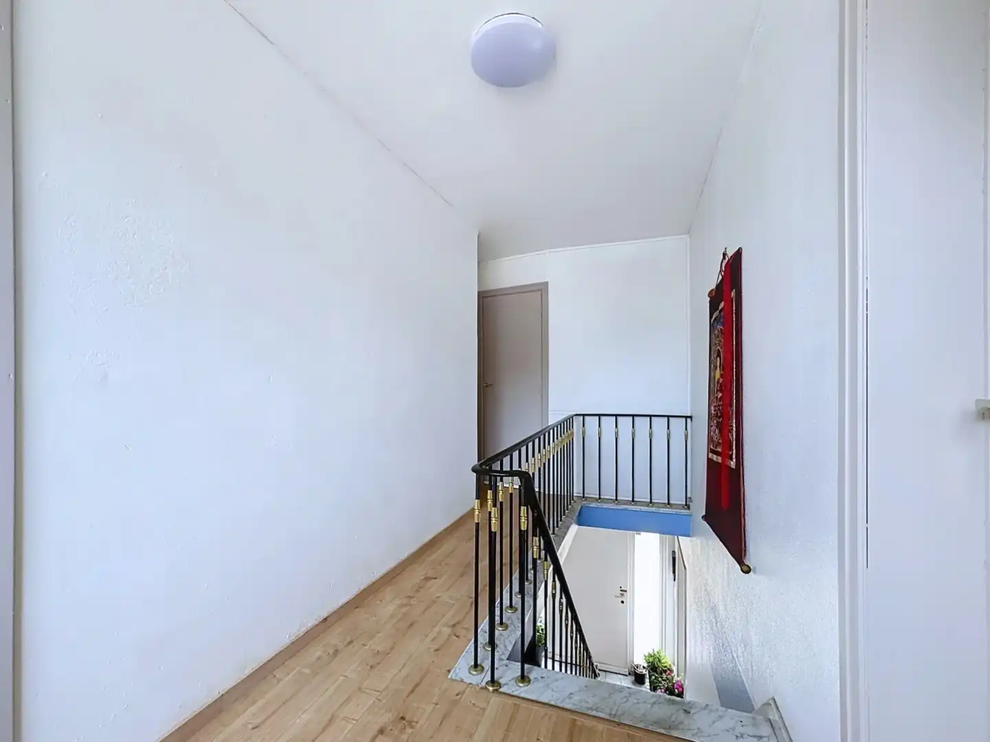Statige villa met 4 slaapkamers en bureau foto 24