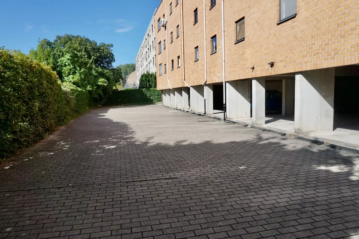 RUIM 2-SLAAPKAMERAPPARTEMENT MET TERRAS EN AUTOSTAANPLAATS IN KESSEL-LO foto 21