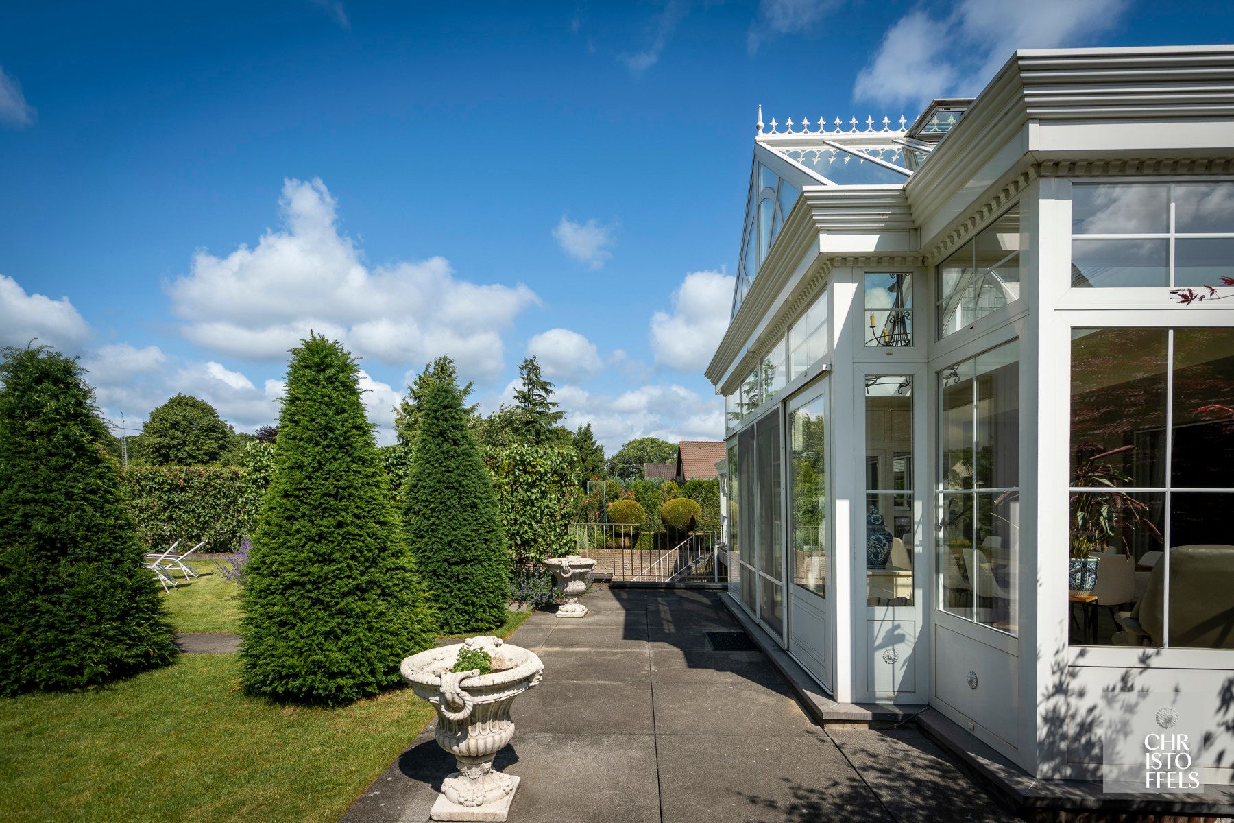 Karakteristieke villa met praktijkruimte en buitenzwembad op zuidgericht perceel van 1.565 m² foto 17