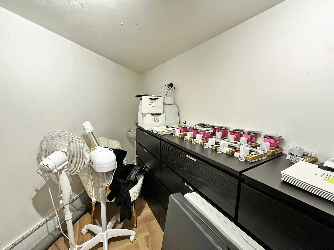 Zeer ruime en lichtrijke handelsgelijkvloers in Deurne! foto 7