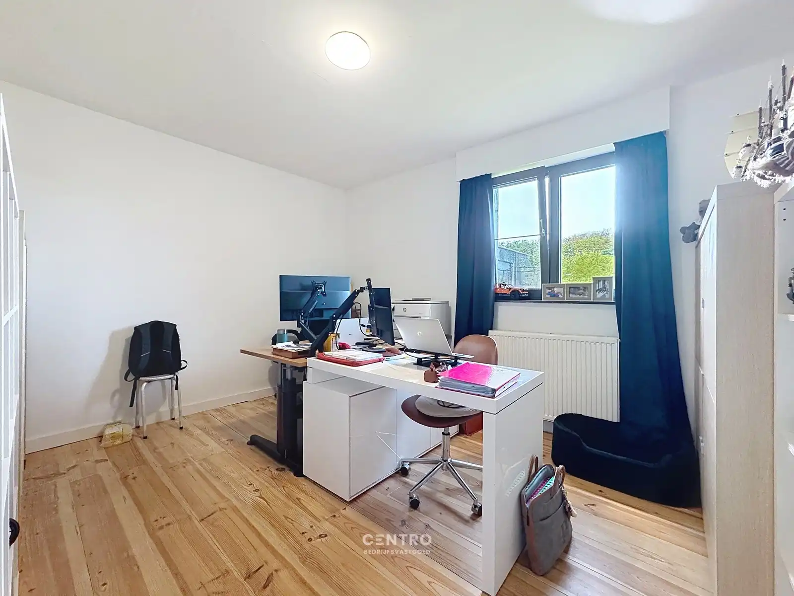 Instapklaar BEDRIJFSGEBOUW bestaande uit een MAGAZIJN (350m2) met geïntegreerde WONING (140m2) op ambachtelijke zone "De Leiteweg" te Oostkamp (Ruddervoorde). foto 8