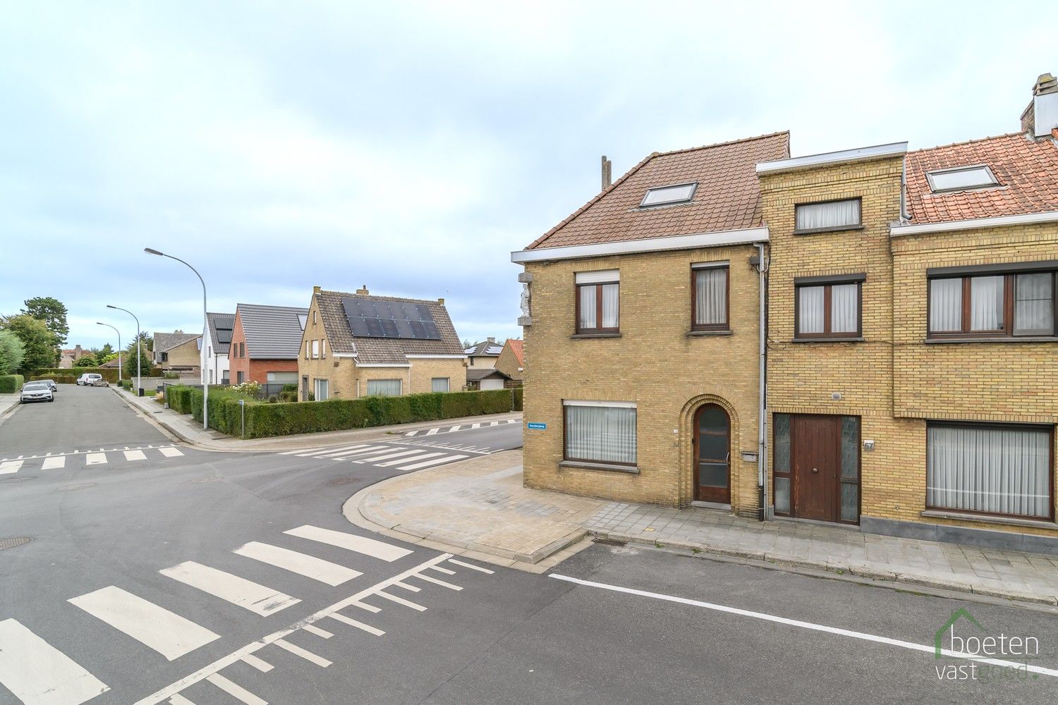 VEURNE: Heel degelijk woonhuis, met zeker enkele nodige werken maar anderzijds ook met leefbaar comfort, 4 slpks, zonnig terras en dubbele garage. foto 20