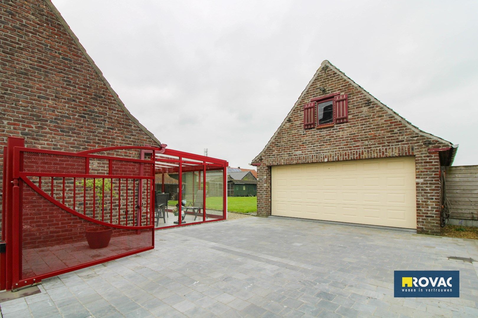 TOPPER! Landelijk gelegen woning met garage op 1684 m² foto 3