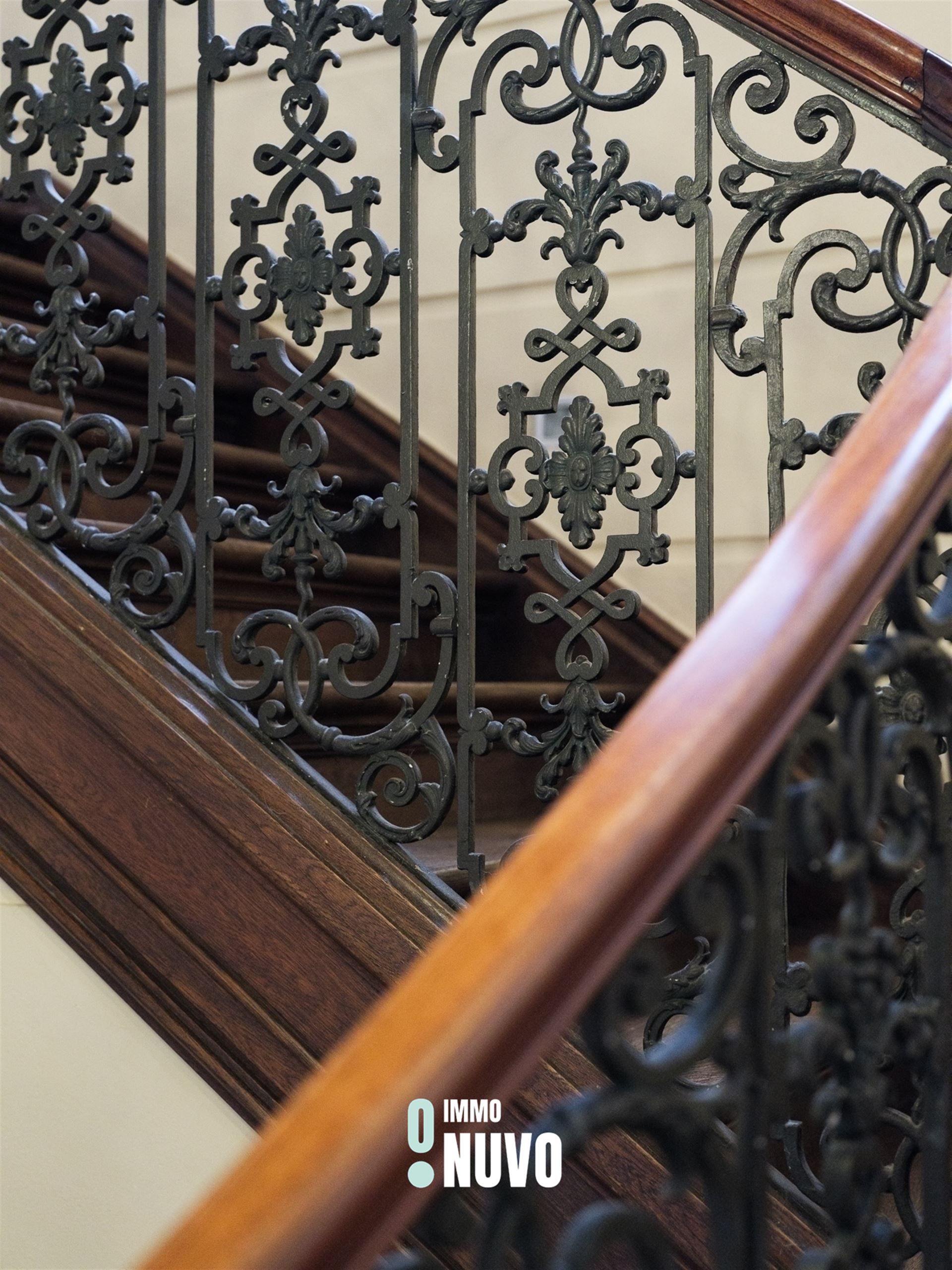 Exclusief herenhuis met handelspand op toplocatie te Aalst foto 8