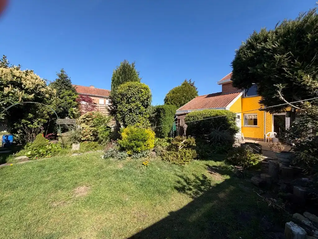 Te renoveren halfopen bebouwing met garage te koop in Harelbeke foto 16