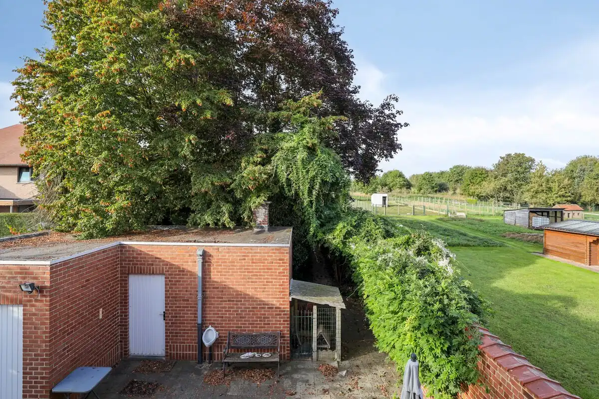 Solide woning op mooi perceel van 11a 10ca foto 11