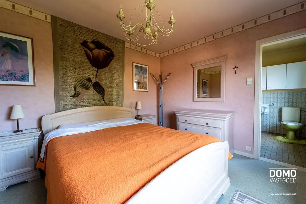 KARAKTERVOLLE, RUIME WONING MET 4 SLAAPKAMERS EN ZONNIGE TUIN TE STOKROOIE foto 13