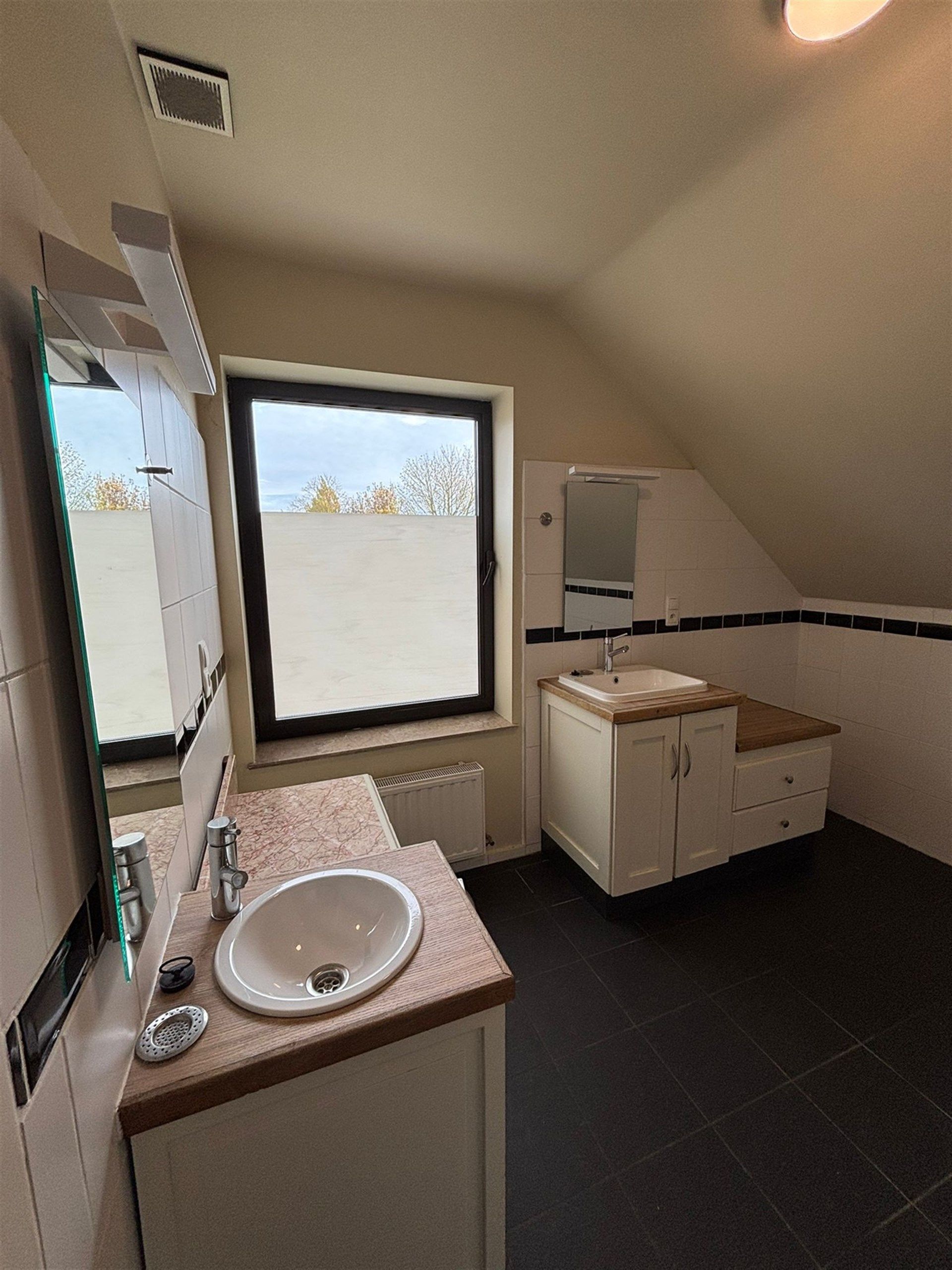 Ruim en lichtrijk duplex appartement met 3 slaapkamers en garage foto 16