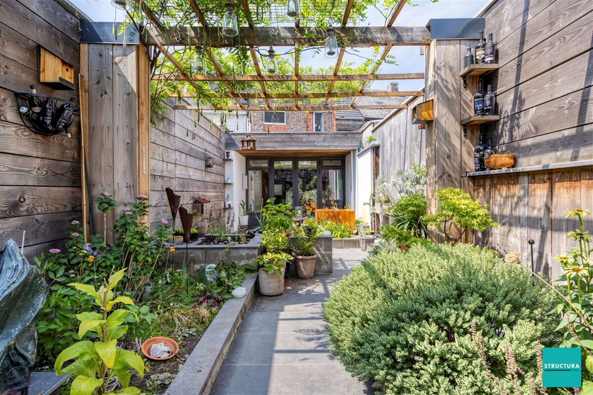 Instapklare woning met prachtige tuin foto 17