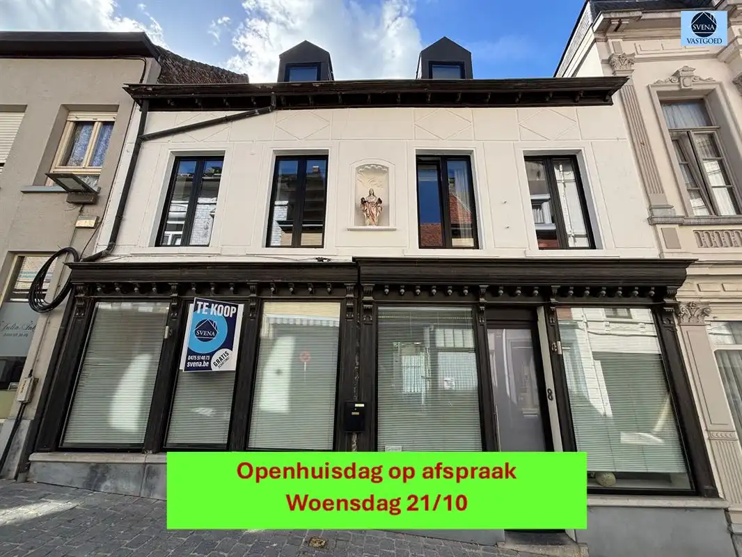 OPENHUISDAG OP AFSPRAAK WOENSDAG 21/10  KARAKTERVOLLE GERENOVEERDE WONING MET 4 SLAAPKAMERS foto {{pictureIndex}}