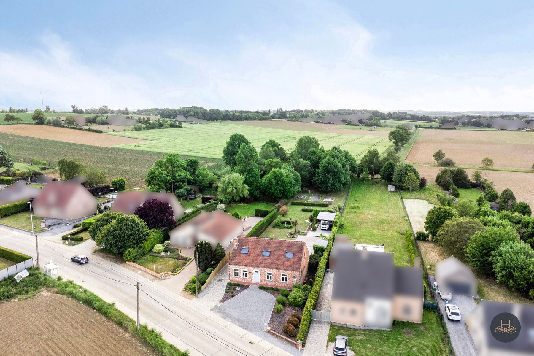 Perfect onderhouden en ruime woning met prachtige ZW tuin foto 2