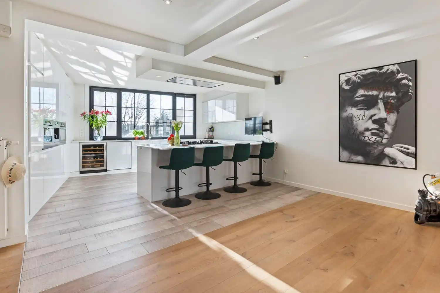 Prachtige duplex (240m²) met eigen inkom, 4 slaapkamers & terras foto 3