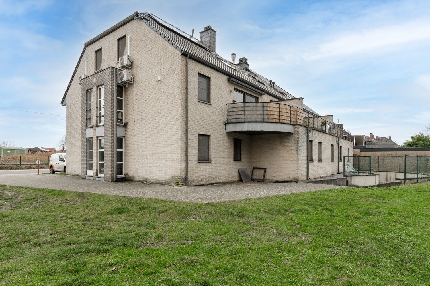 Ruim duplex appartement met 3 slaapkamers, staanplaats en berging te Pelt foto 32