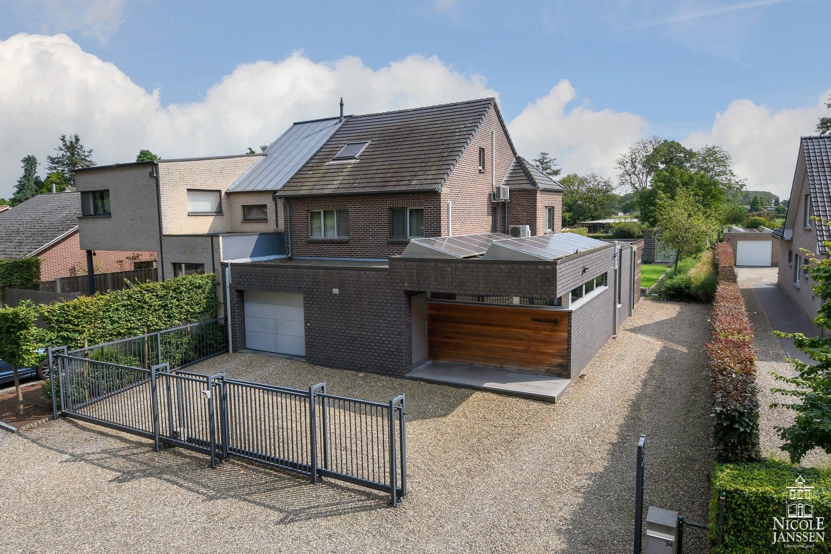 Toffe, instapklare gezinswoning met drie slaapkamers foto {{pictureIndex}}