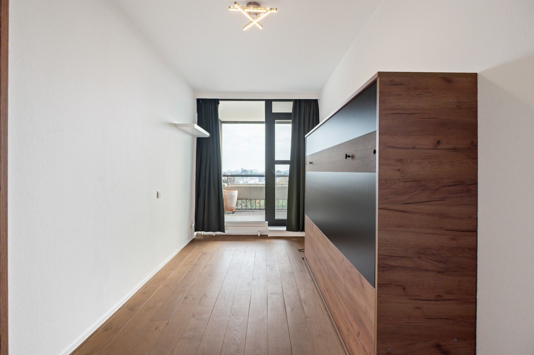 Gezellig, volledig gerenoveerd en instapklaar appartement 121m² + 26m² terras foto 13