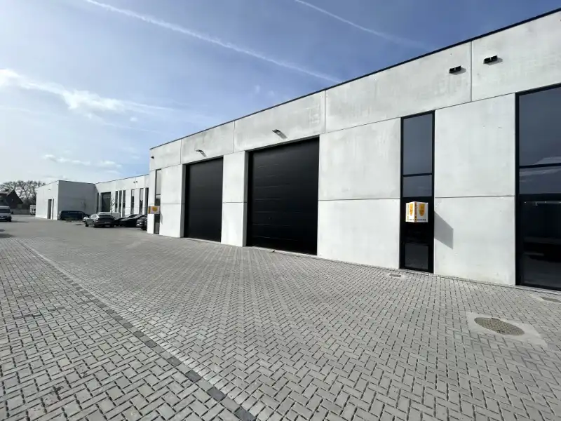 Nieuwbouw KMO-unit van 886 m² – topligging Deinze Noord foto 2