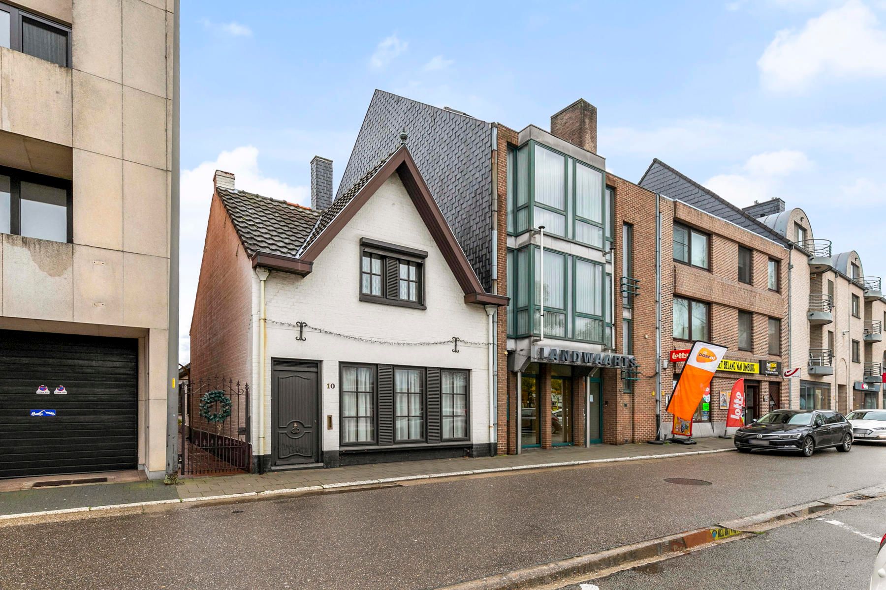 Hoofdfoto van de publicatie: In de dorpskern van Neeroeteren gelegen halfvrijstaande woning met 2 slaapkamers.