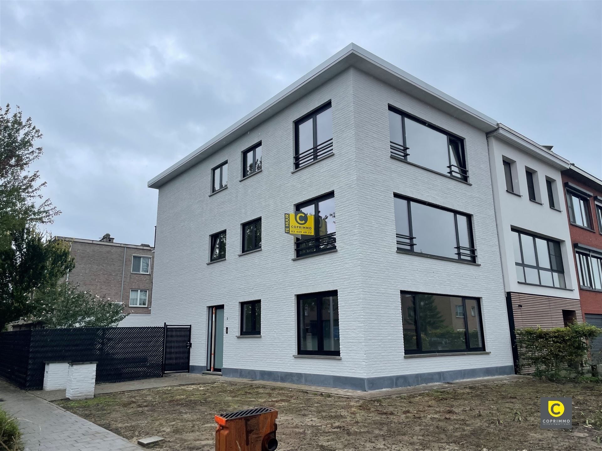 Gelijkvloers app. 2 slk, tuin en P  foto 12