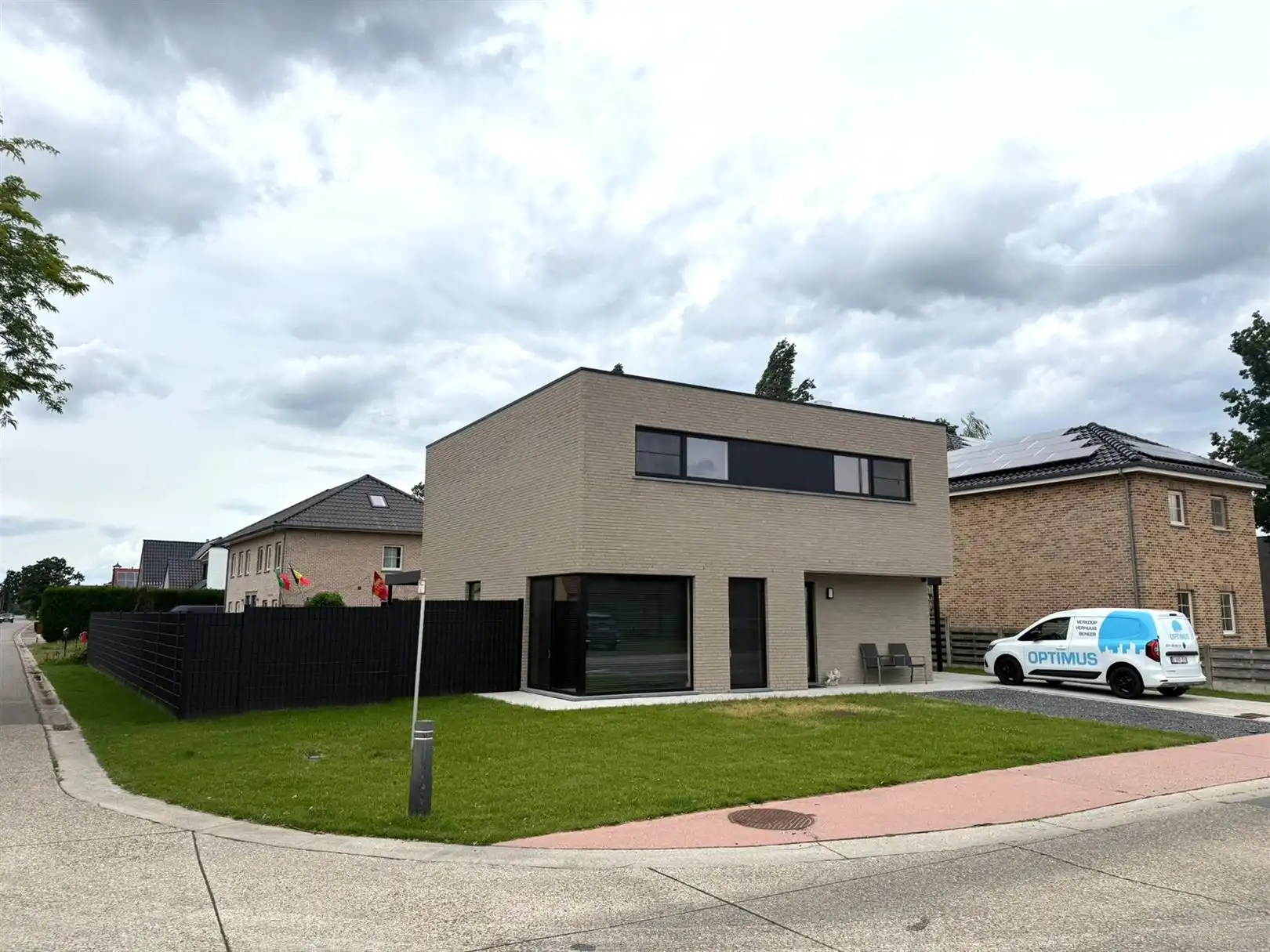 TE HUUR: Ruime open bebouwing met 3 slaapkamers te Pelt! foto {{pictureIndex}}