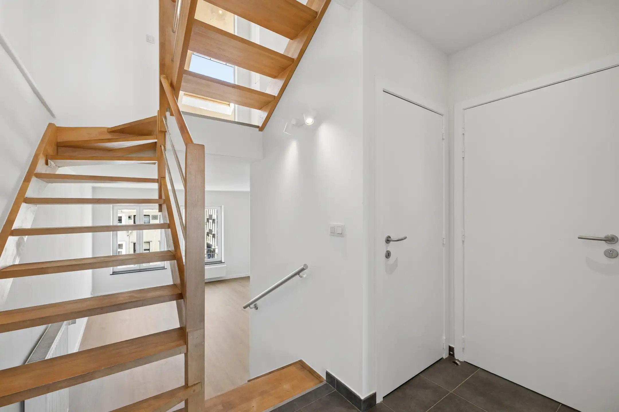 Gerenoveerd appartement met 2 slpkamers van ± 92m² foto 5