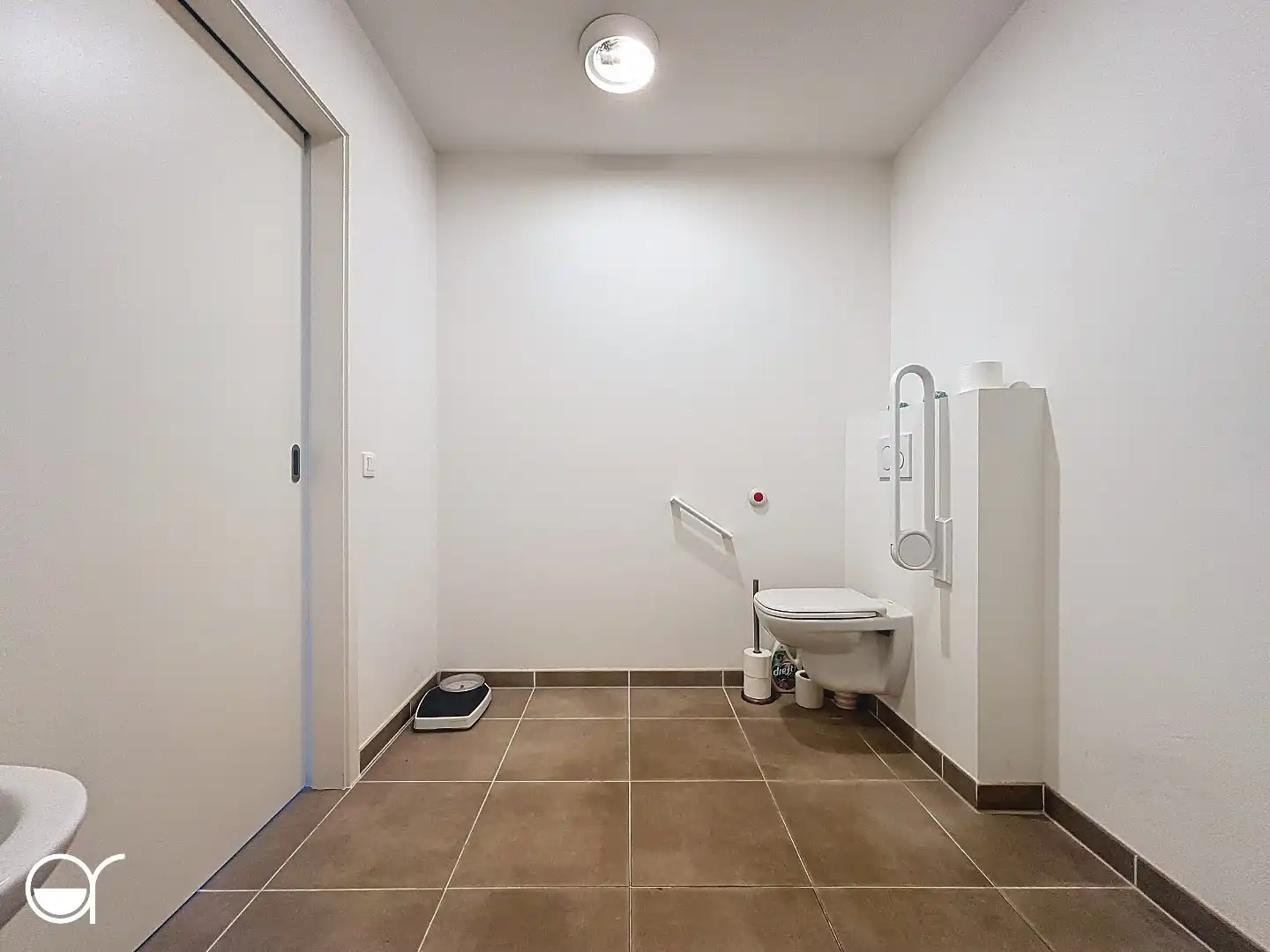 Assistentieflat met één slaapkamer en ruim terras foto 10