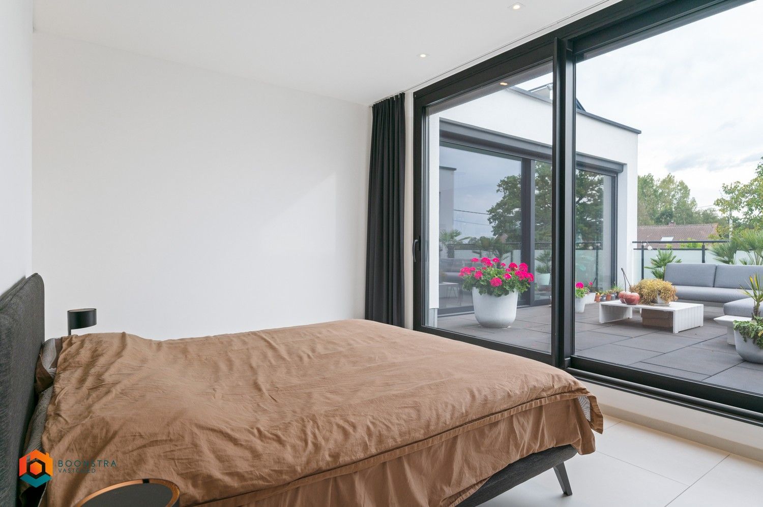 Exclusieve moderne villa met handelsruimte te Schriek foto 14