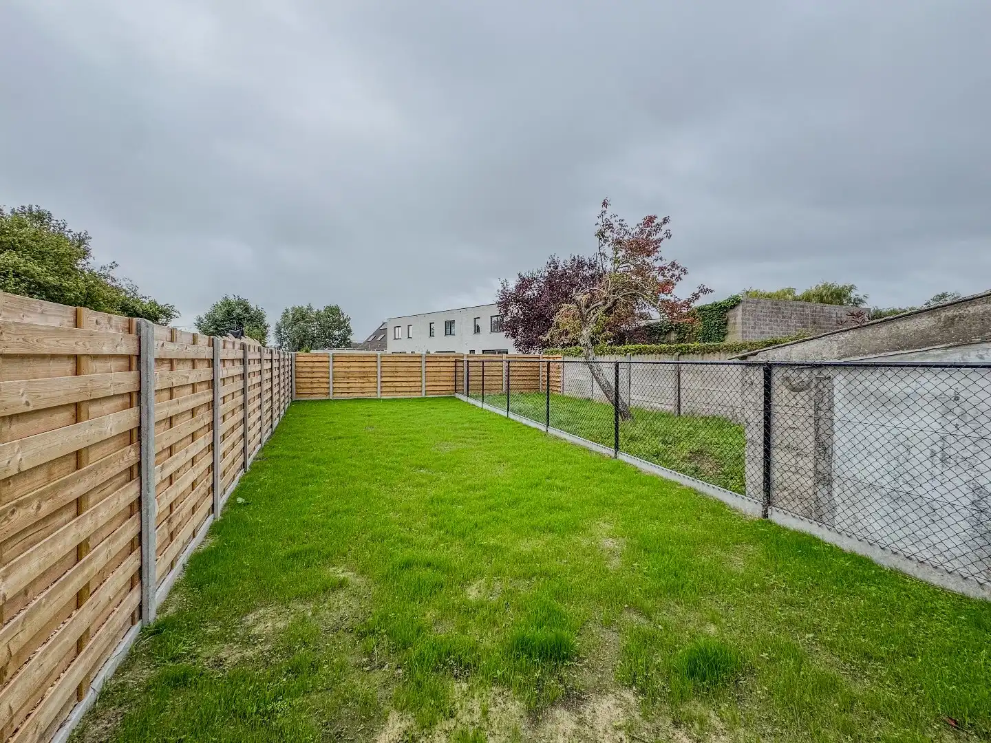Gezellige woning met 2 slaapkamers, dressing en tuin. foto 23