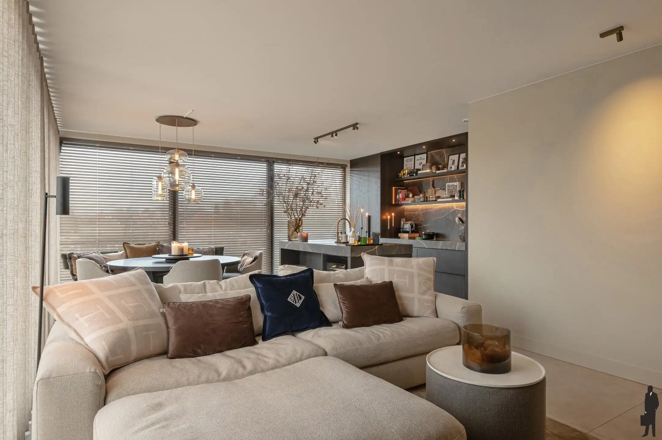 Zeer luxe afgewerkt nieuwbouw appartement van ca. 110 m² met uitzonderlijk ruim ZW-terras van ca. 70 m² in het centrum van Hoogstraten! foto 19