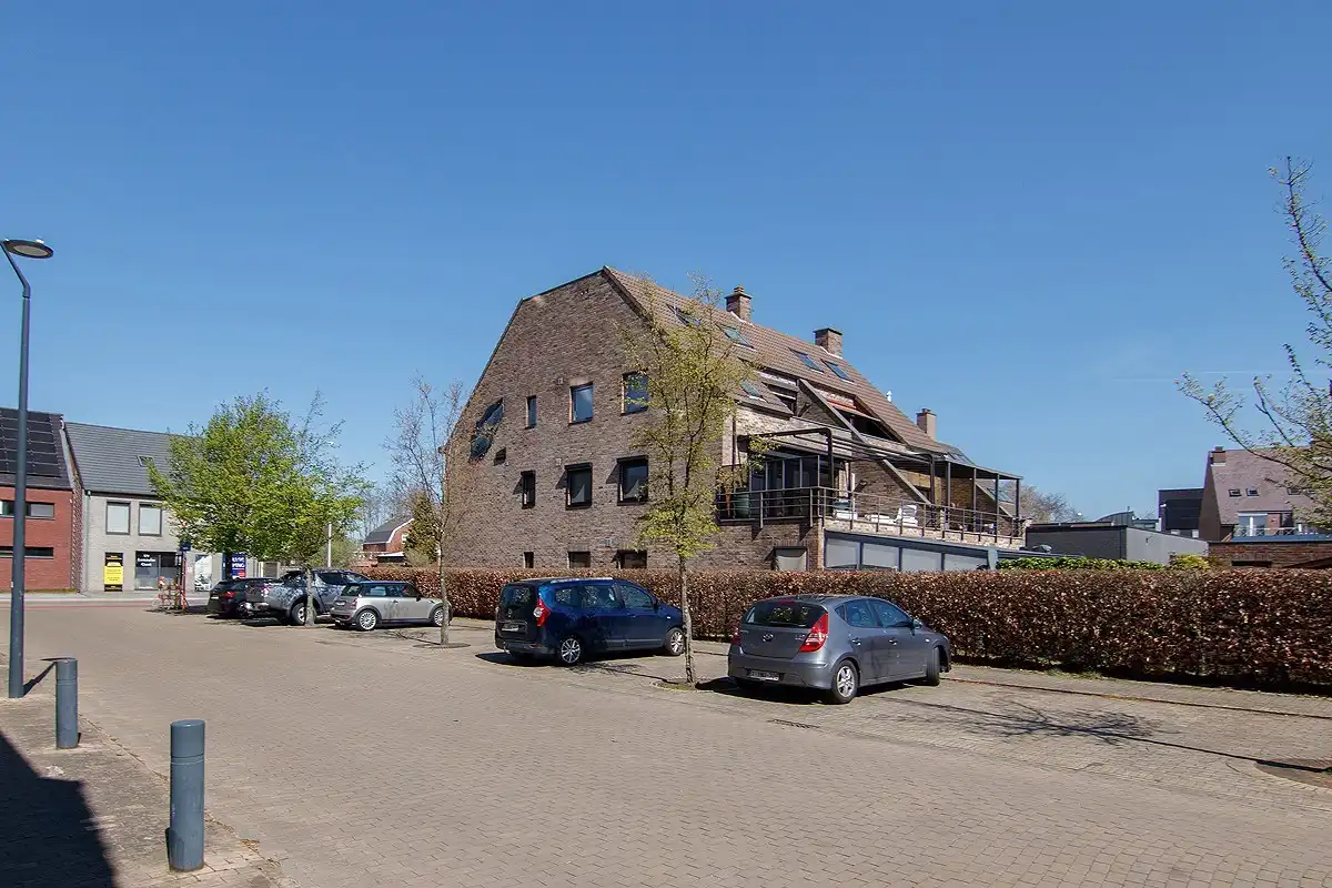 Verzorgd appartement met 2 slaapkamers,  groot terras en lift foto 3