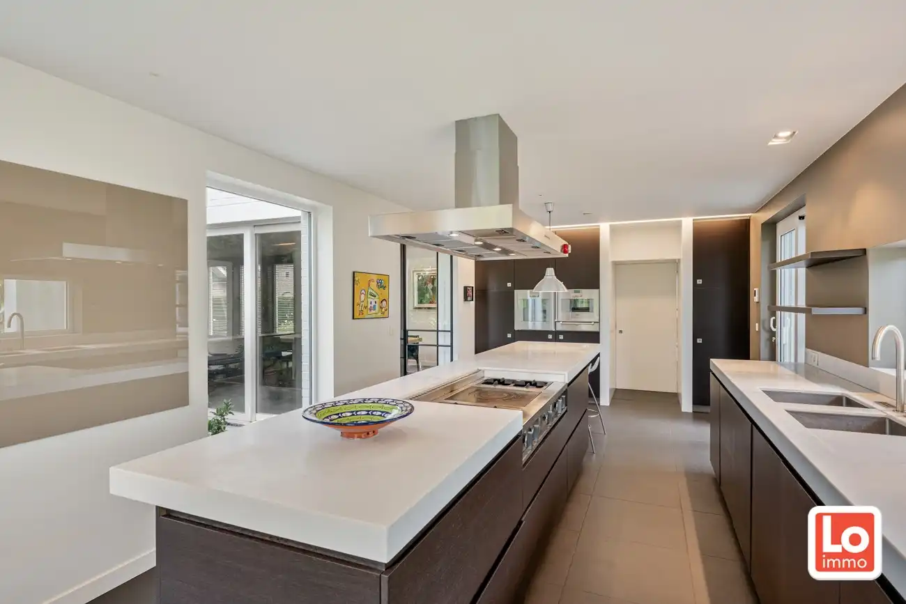 IN OPTIE! Mooie villa met prachtige tuin en zwembad foto 5