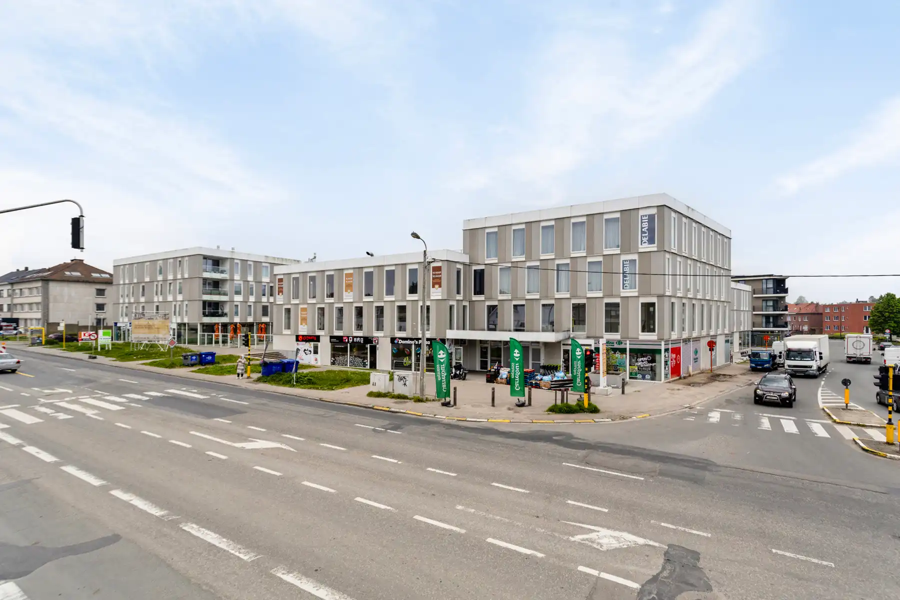 Commercieel gelijkvloers (392 m2)  foto {{pictureIndex}}