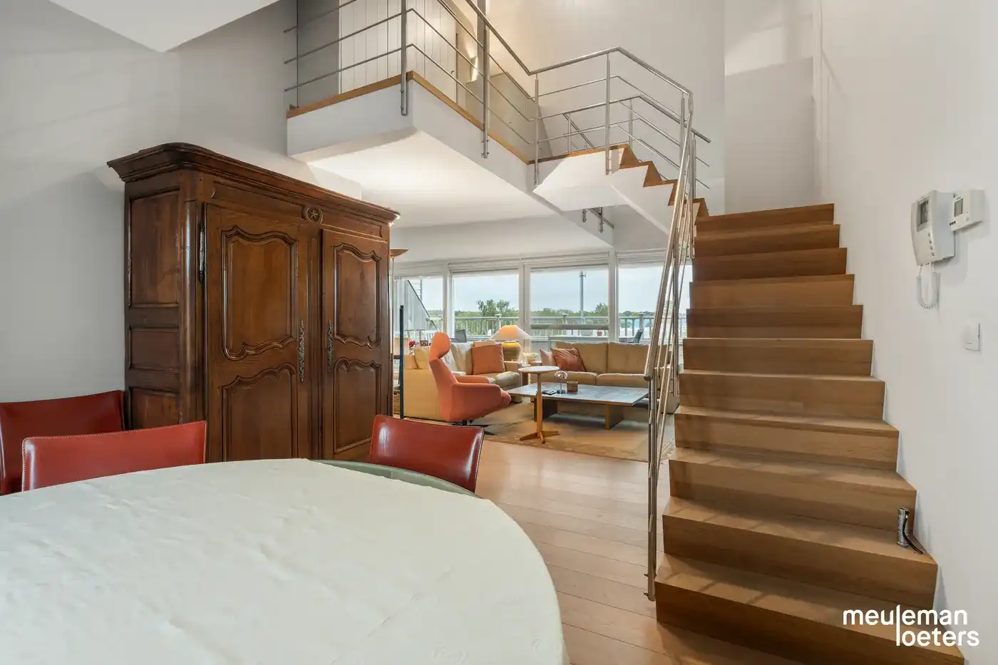 Riant en instapklaar duplexappartement met zéér ruime garagebox in centrum  foto 10