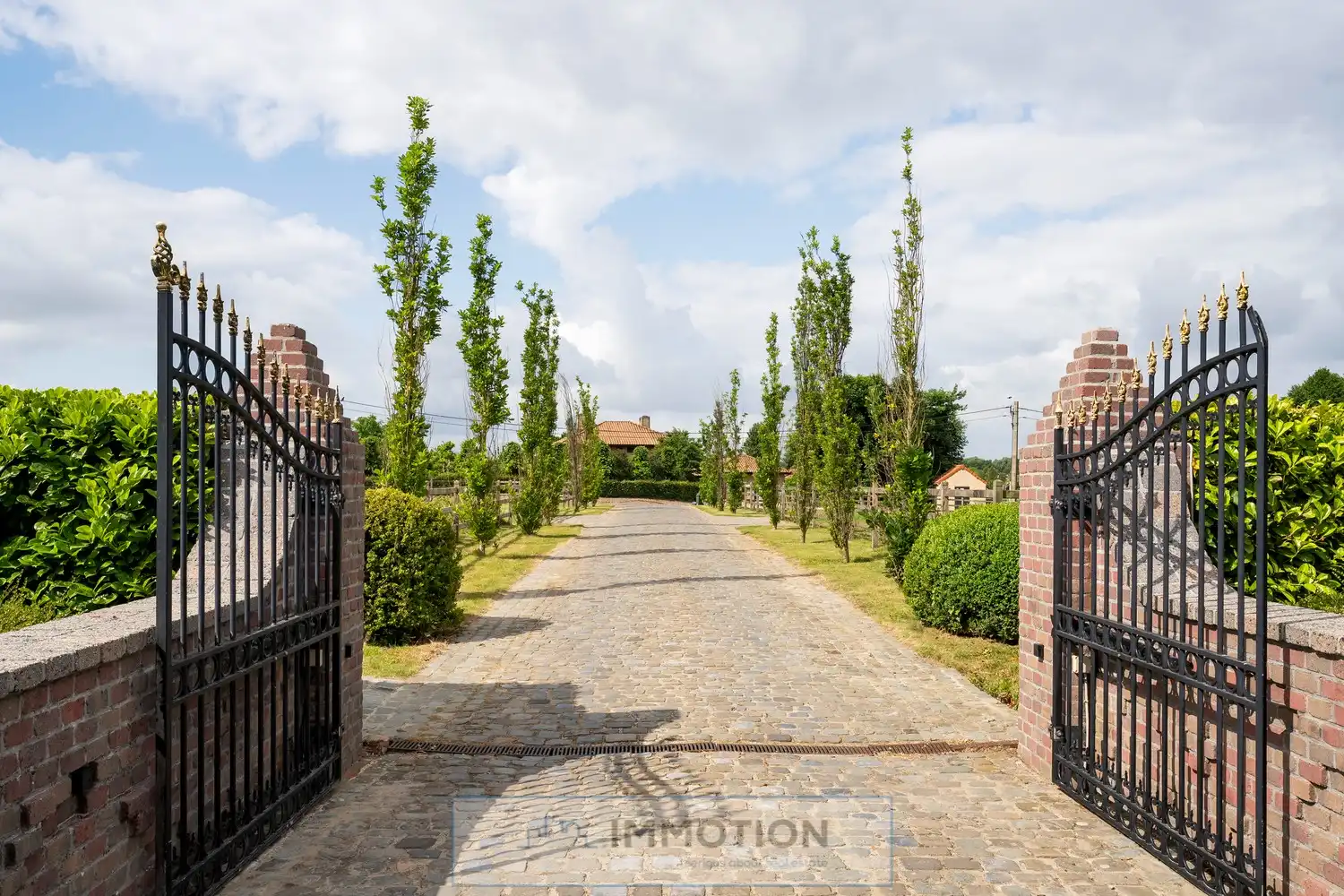 Niké's Hof - Paardenstoeterij met landelijke villa op 3,4 ha foto 2